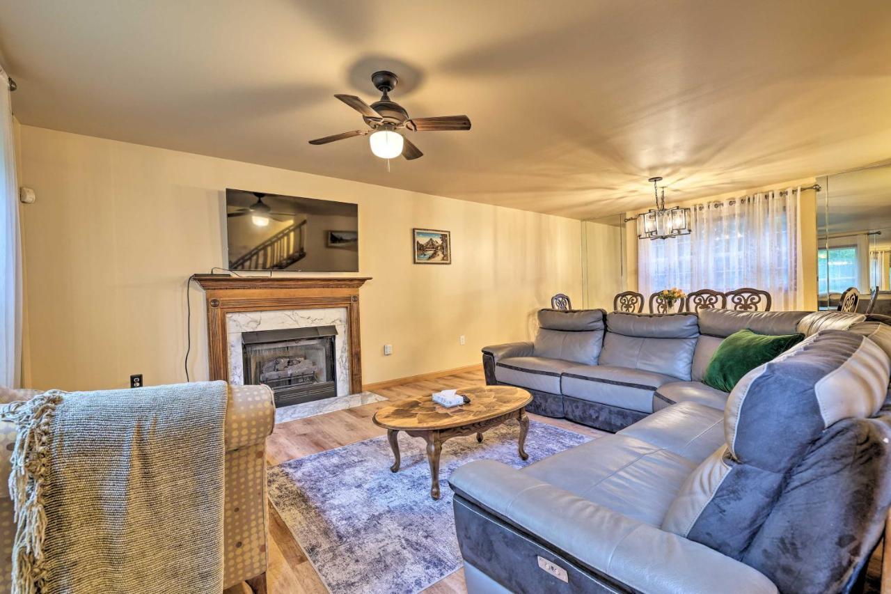 Spacious Tobyhanna Home With Lake Access And Fire Pit! Екстериор снимка