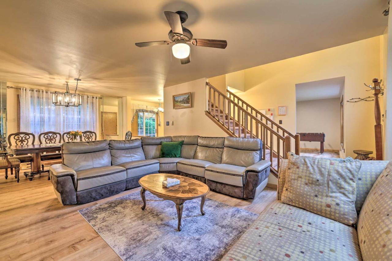 Spacious Tobyhanna Home With Lake Access And Fire Pit! Екстериор снимка