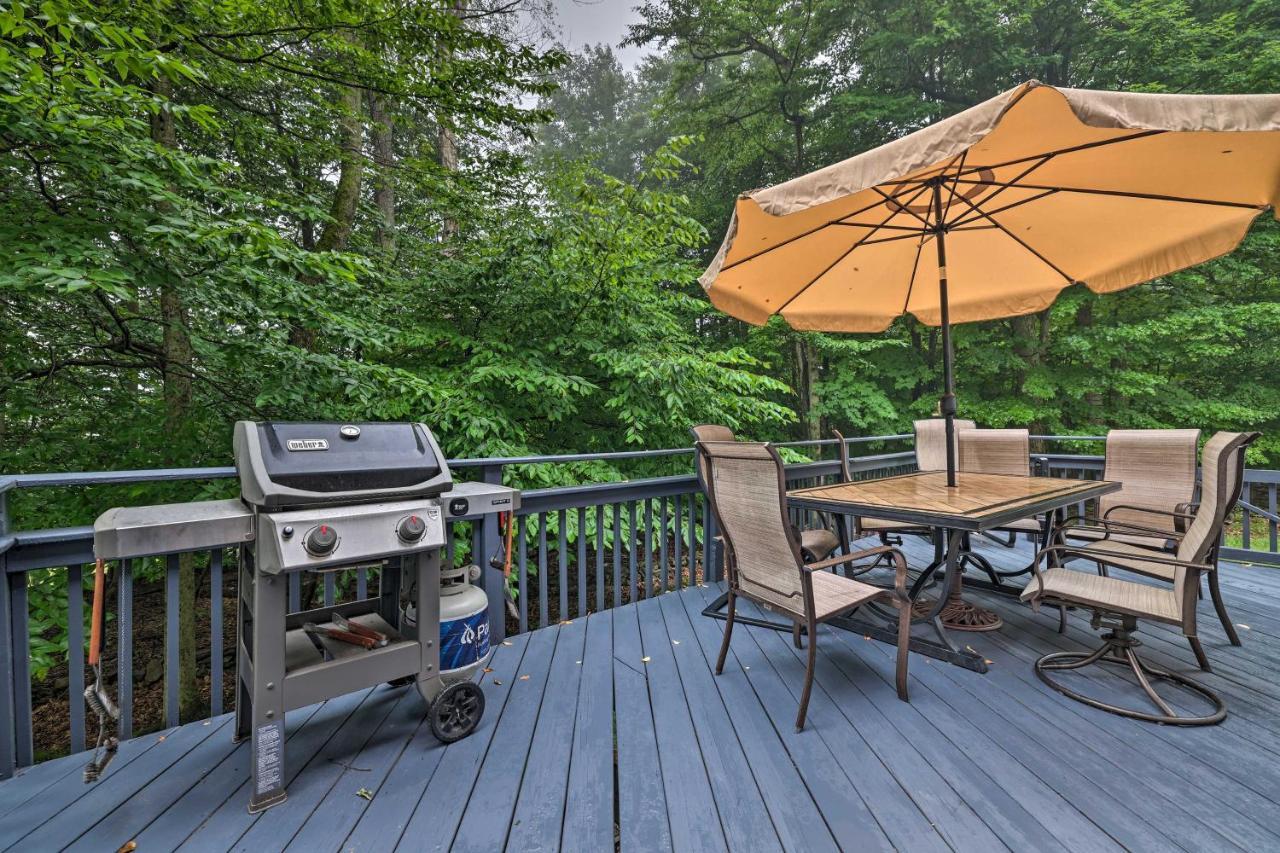 Spacious Tobyhanna Home With Lake Access And Fire Pit! Екстериор снимка