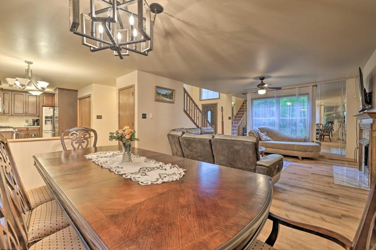 Spacious Tobyhanna Home With Lake Access And Fire Pit! Екстериор снимка
