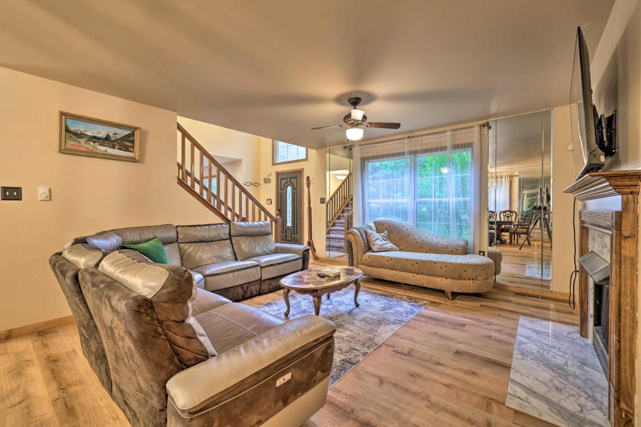 Spacious Tobyhanna Home With Lake Access And Fire Pit! Екстериор снимка