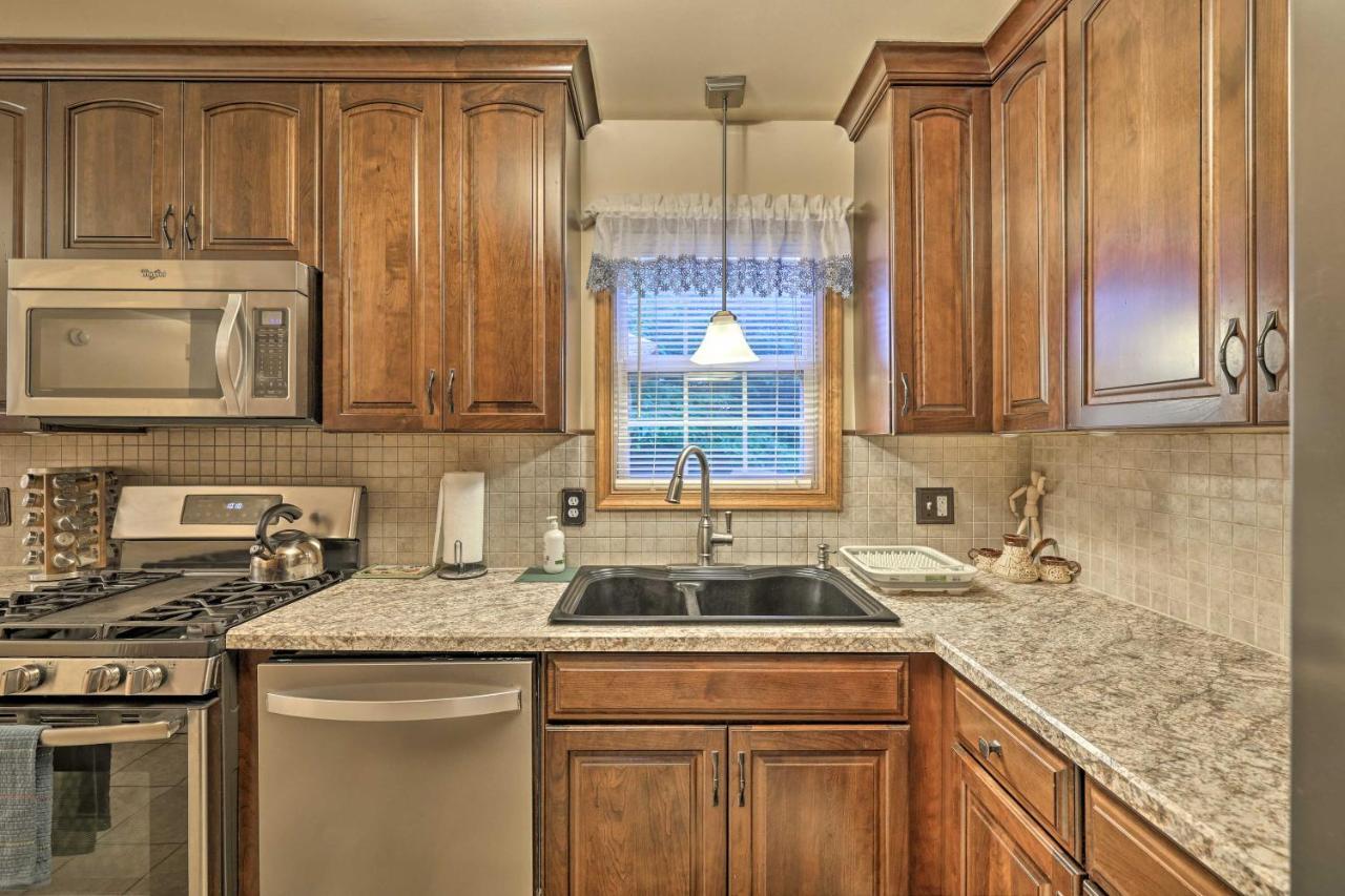 Spacious Tobyhanna Home With Lake Access And Fire Pit! Екстериор снимка
