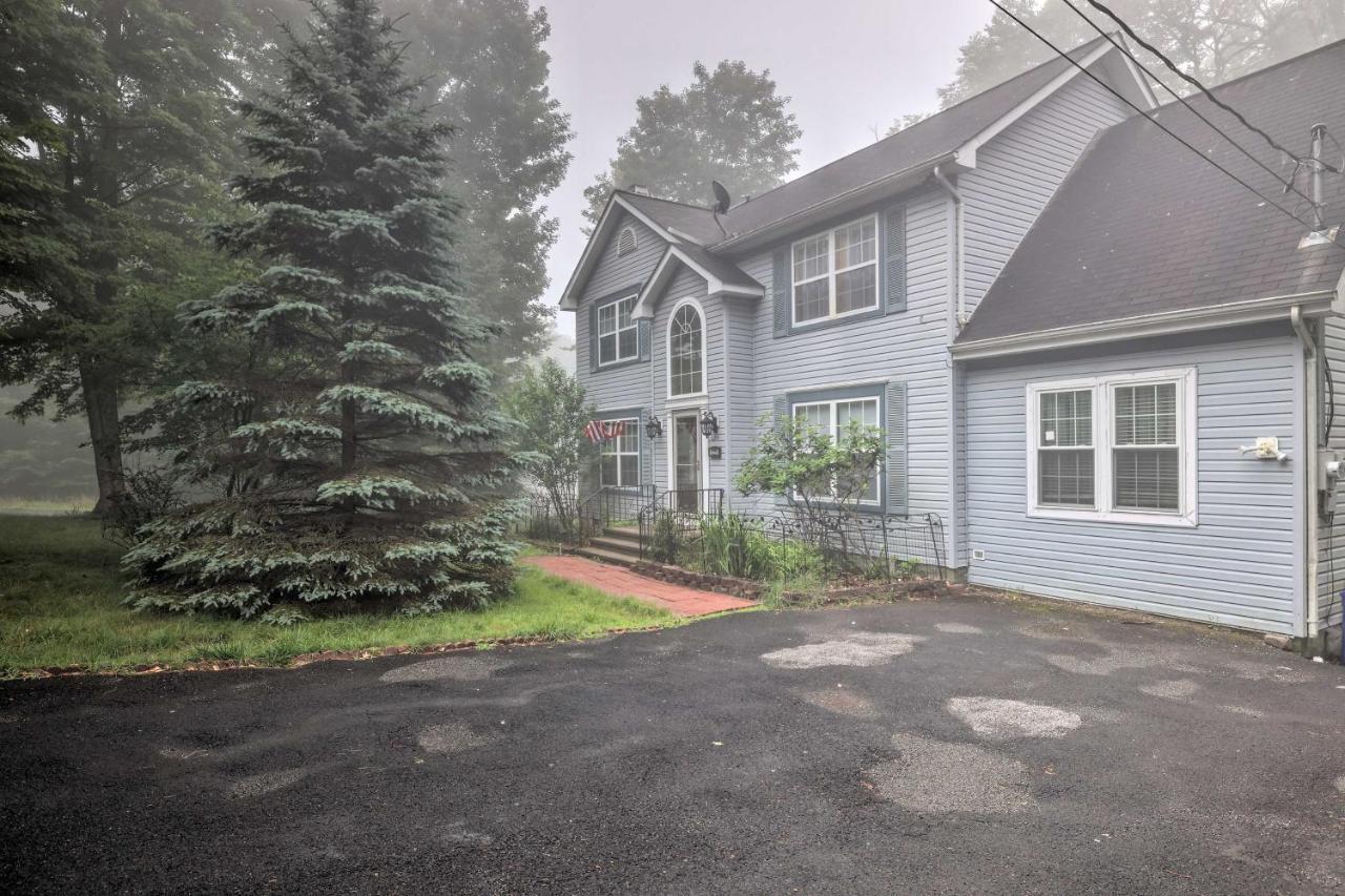 Spacious Tobyhanna Home With Lake Access And Fire Pit! Екстериор снимка