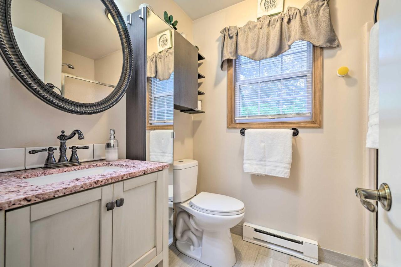Spacious Tobyhanna Home With Lake Access And Fire Pit! Екстериор снимка