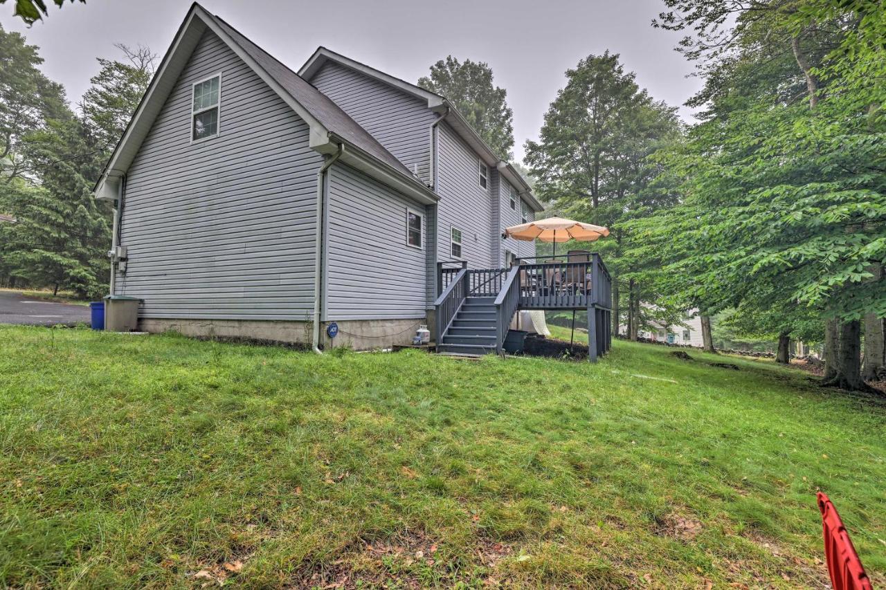 Spacious Tobyhanna Home With Lake Access And Fire Pit! Екстериор снимка