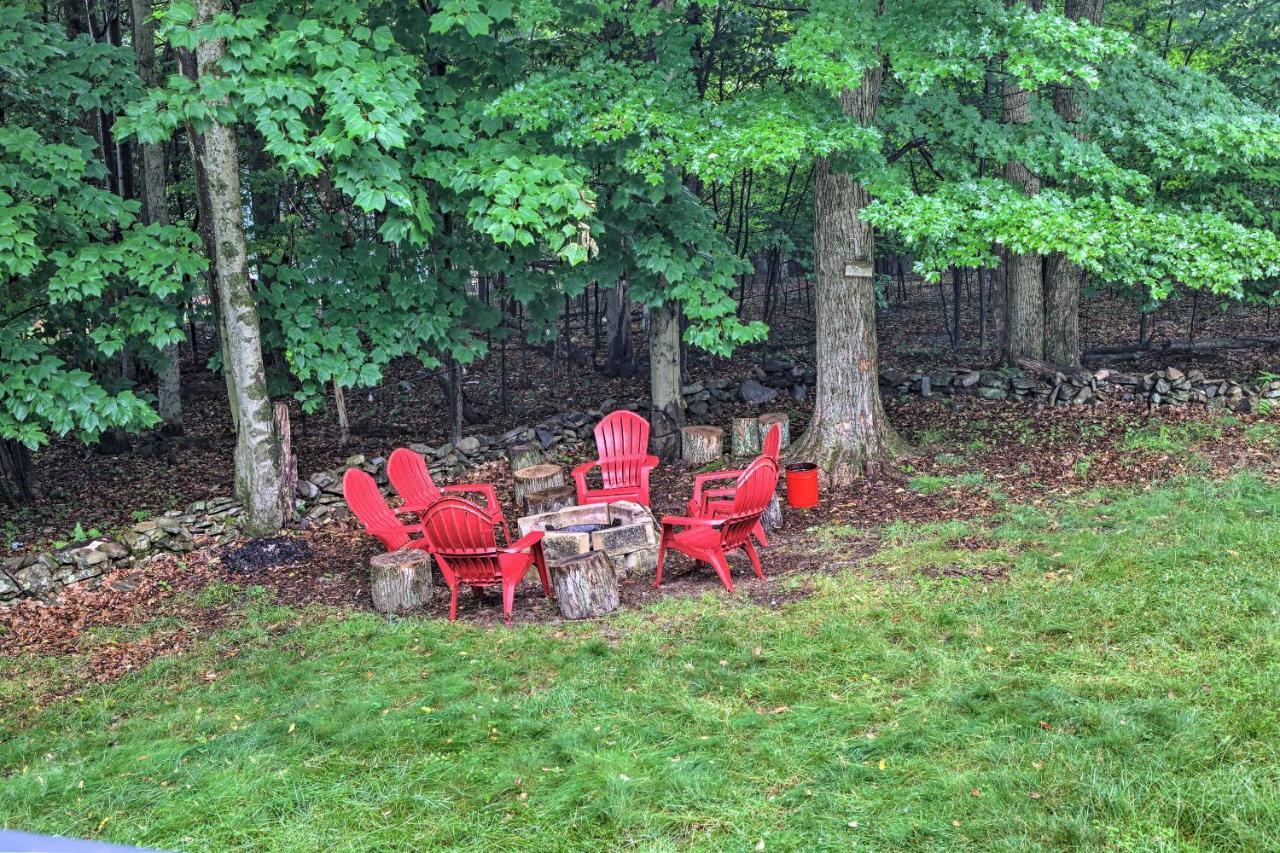 Spacious Tobyhanna Home With Lake Access And Fire Pit! Екстериор снимка